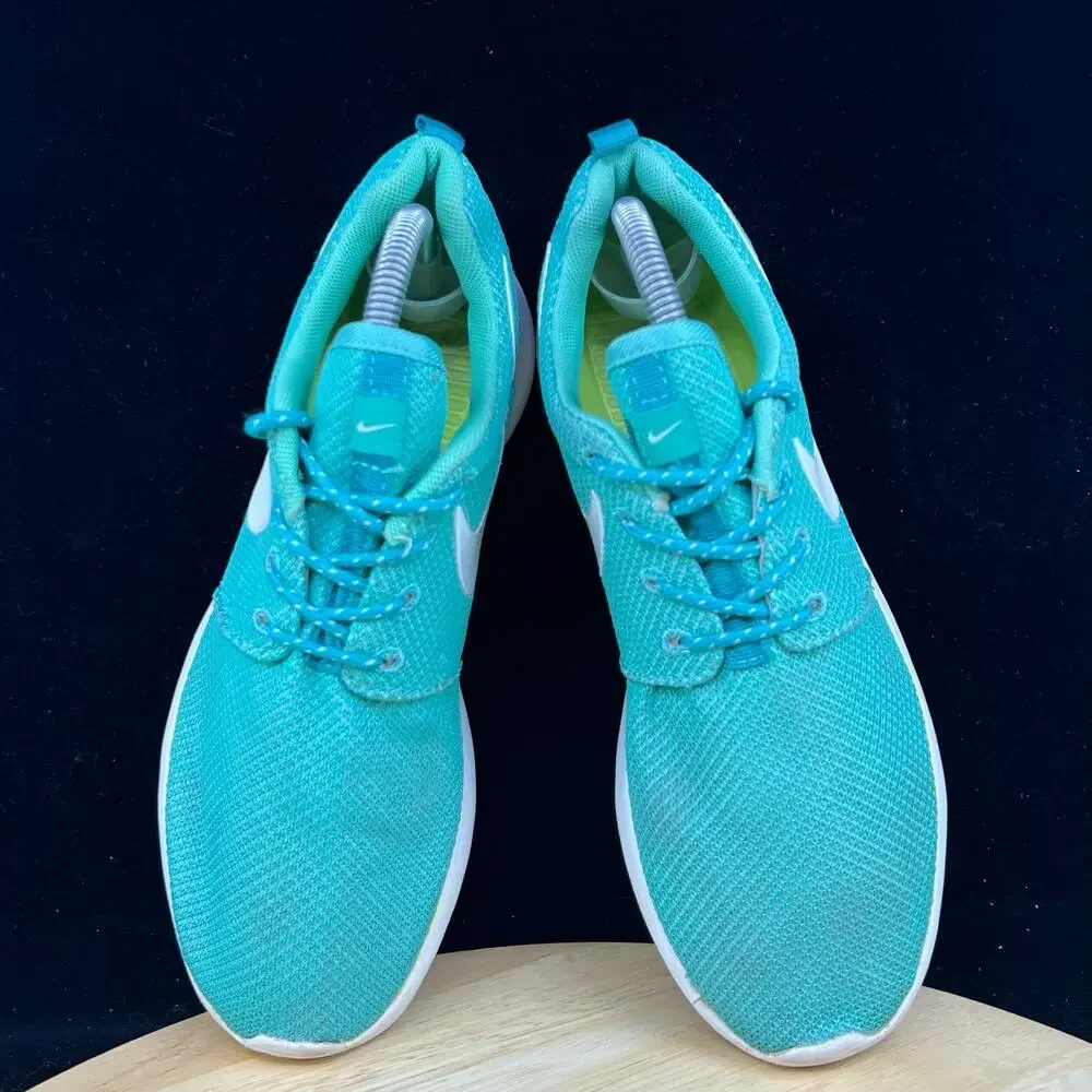 Nike Roshe Teal Blue/ White Womens athletic shoe Size 8.5